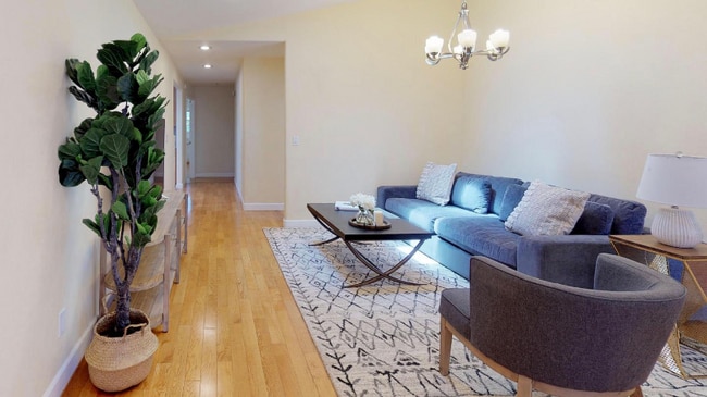 Photo - 875 September Dr