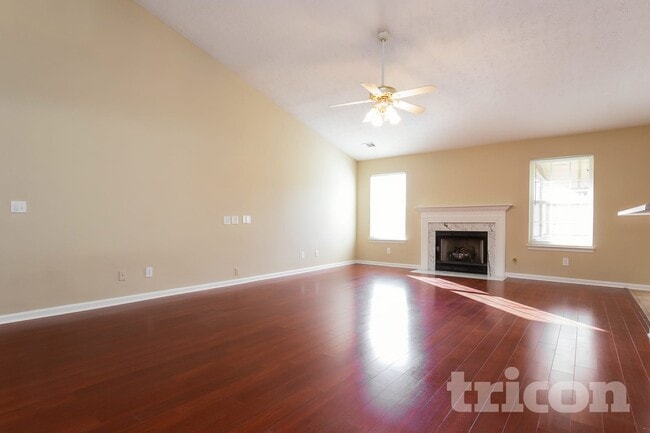 Photo - 425 Crested View Dr