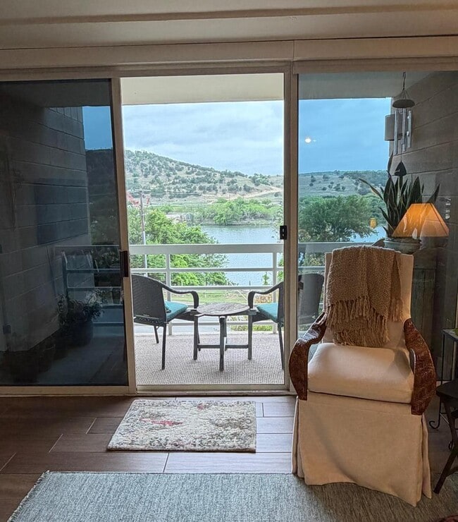 Building Photo - 1000 Guadalupe St