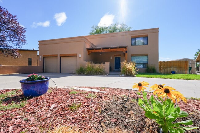 Building Photo - Executive-Style Home with Modern Amenities...