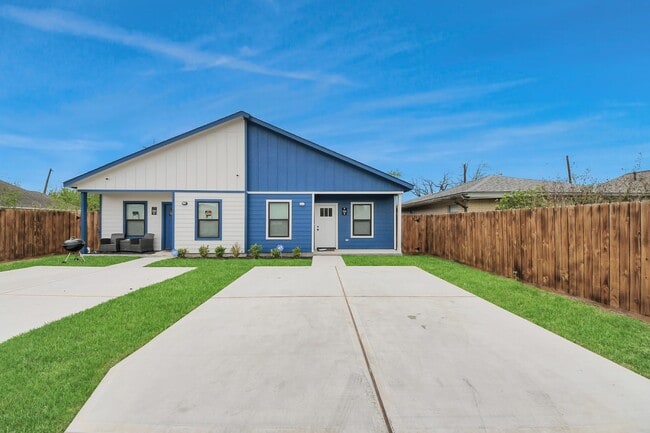 Building Photo - 5211 Amy St Unit B