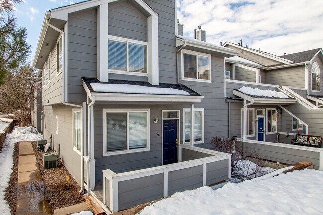 Spacious open plan three bed two bath townhome for rent