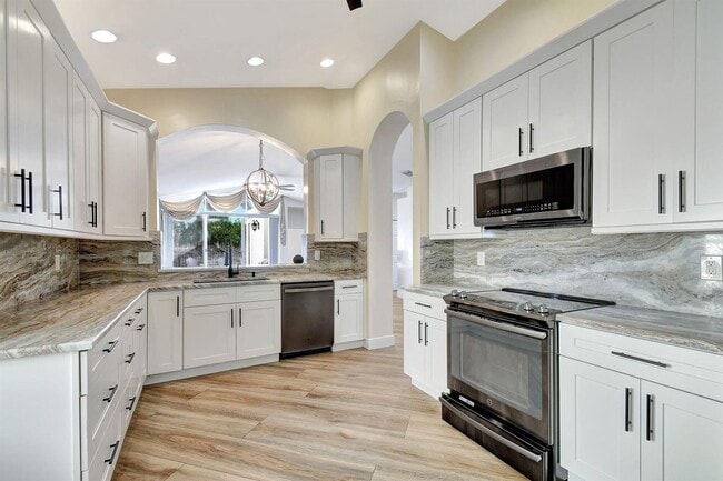 Photo - 6172 Oak Bluff Way