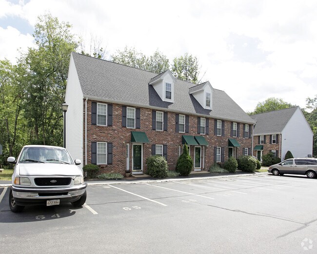 Indian Rock Townhouse Condominiums For Rent in Hudson, MA