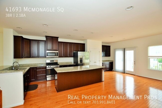 Photo - 41693 McMonagle Square
