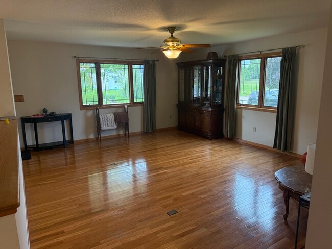 Upstairs Living Room - 103 Sand Lake Ct Unit 103 Sand Lake Court