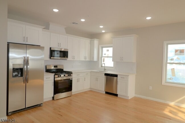 Building Photo - 385 Lafayette St Unit 2