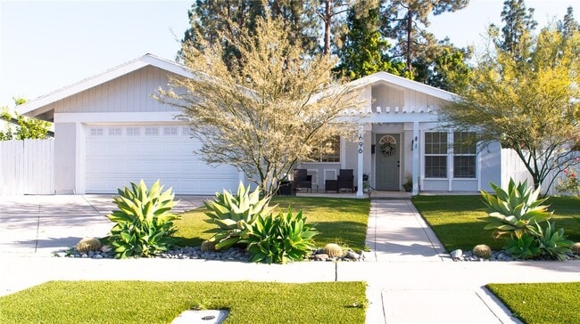 Building Photo - 696 W Lori Ann Ave