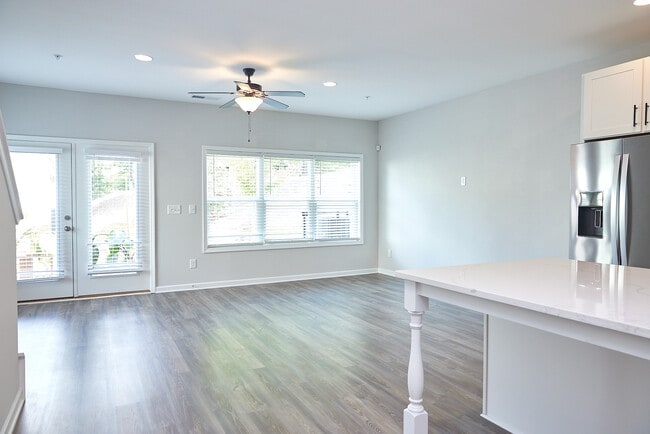 Building Photo - 2890 Regal Park Dr NW