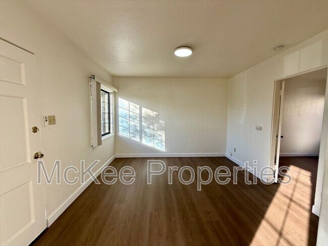 Photo - 810 Diamond St