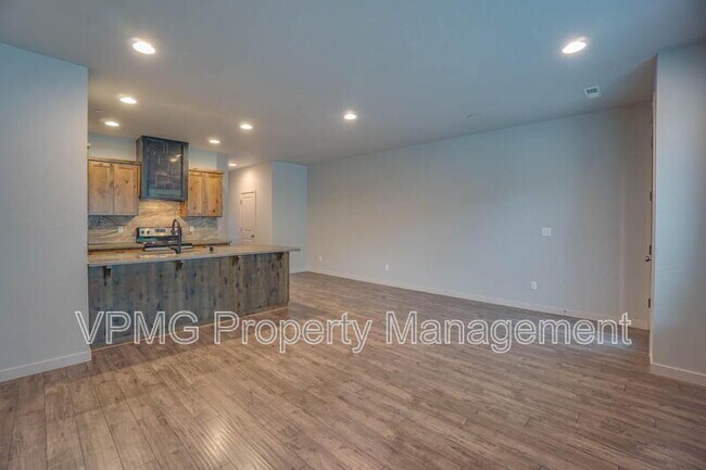 Photo - 137 N 44th Pl