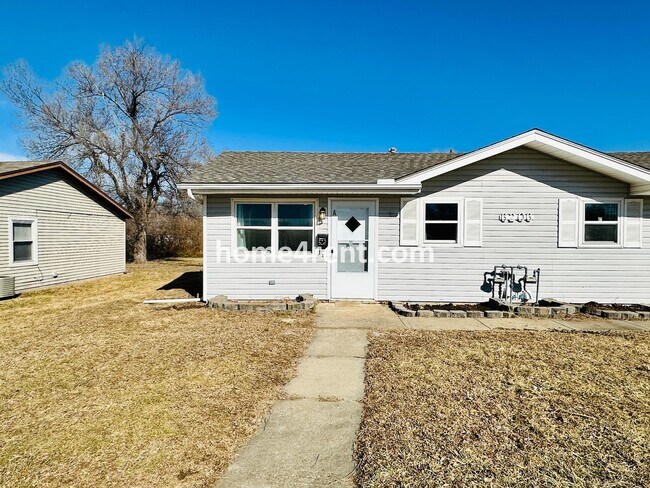 Photo - Two Bedroom Ranch Style Duplex Home in Grandview - Featuring Plenty of Natural Light, Fenced Yard...
