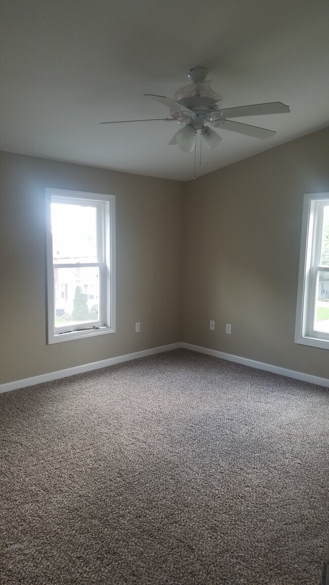 542 Syme St Townhome Townhome Rental in Masury OH