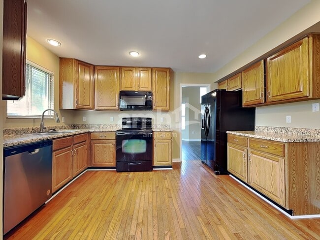 Photo - 823 Wingate Dr