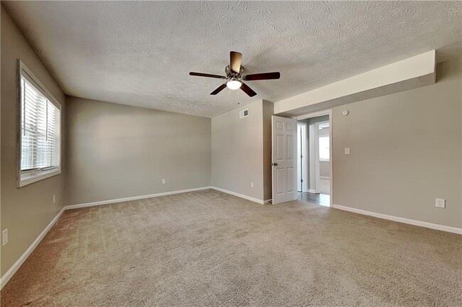 Photo - 21 Leighs Grove Way
