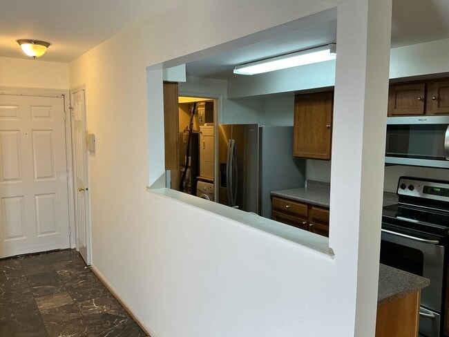 Photo - Very well maintained 2 bedroom 2 full 2 half upper floor condo with loft, located in the desired ...