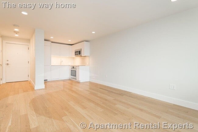 Building Photo - 334 Harvard St Unit #J6