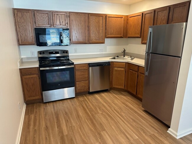 Building Photo - 228 Maple St Unit B Rental