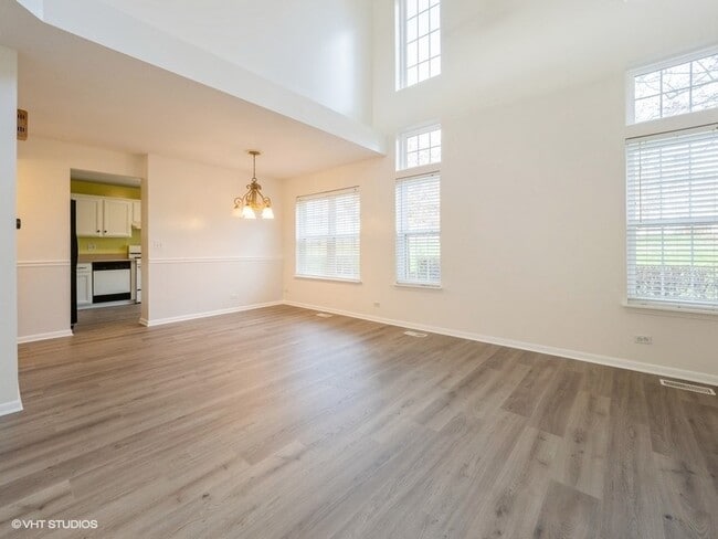 Photo - 140 Crescent Ln