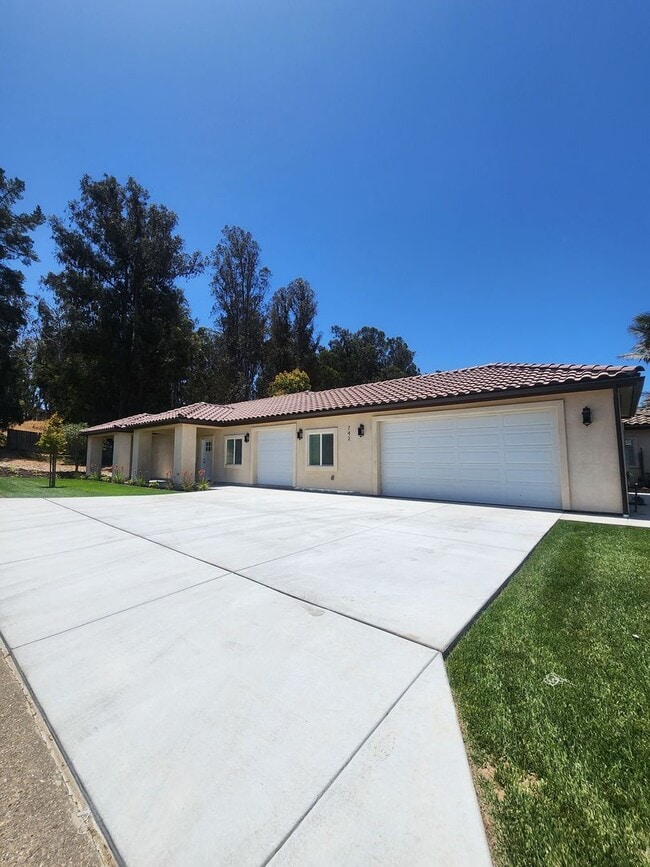 Gorgeous Brand New Home in Nipomo - Gorgeous Brand New Home in Nipomo