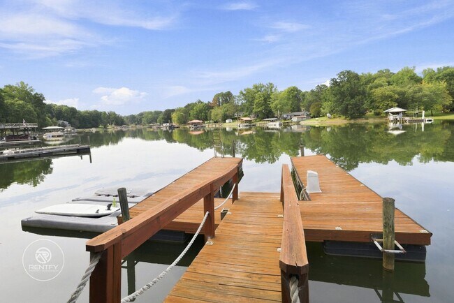 Photo - 7088 Wateredge Dr