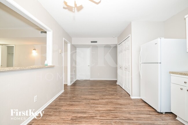 Photo - 4906 Stagecoach Ln
