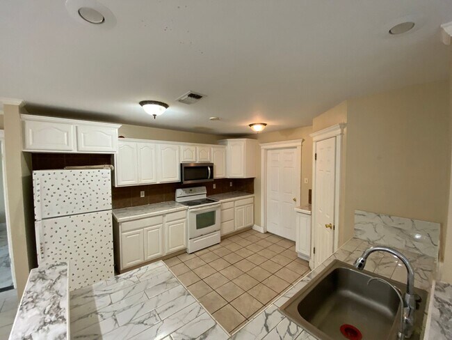 Photo - 5842 Berkshire Rd