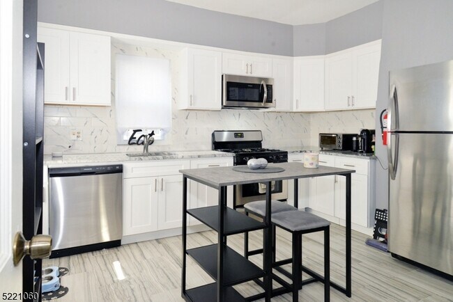 Photo - 24 Lawrence St