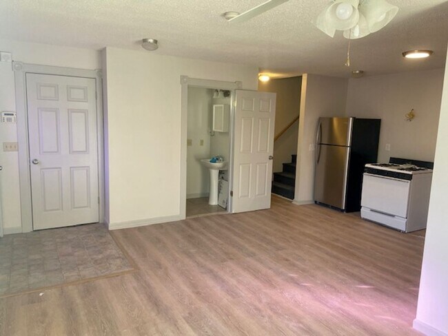 Building Photo - 417 Admiral St Unit 417 Admiral Street 3