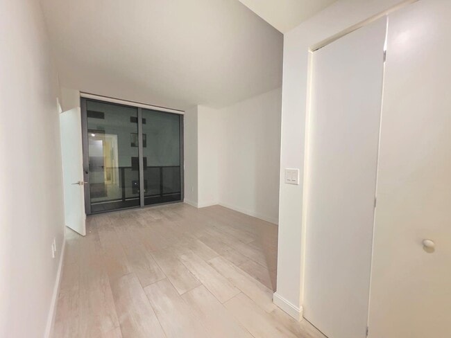 Photo - 55 SW 9th St Unidad 1409