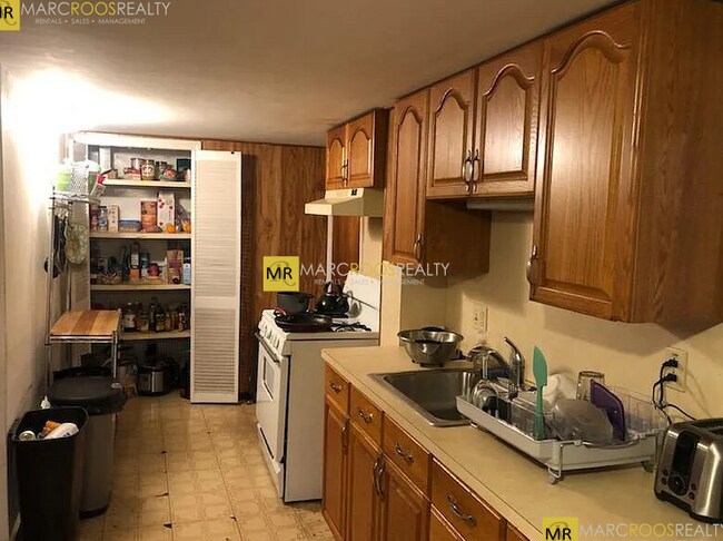 Building Photo - 28 Cherry St