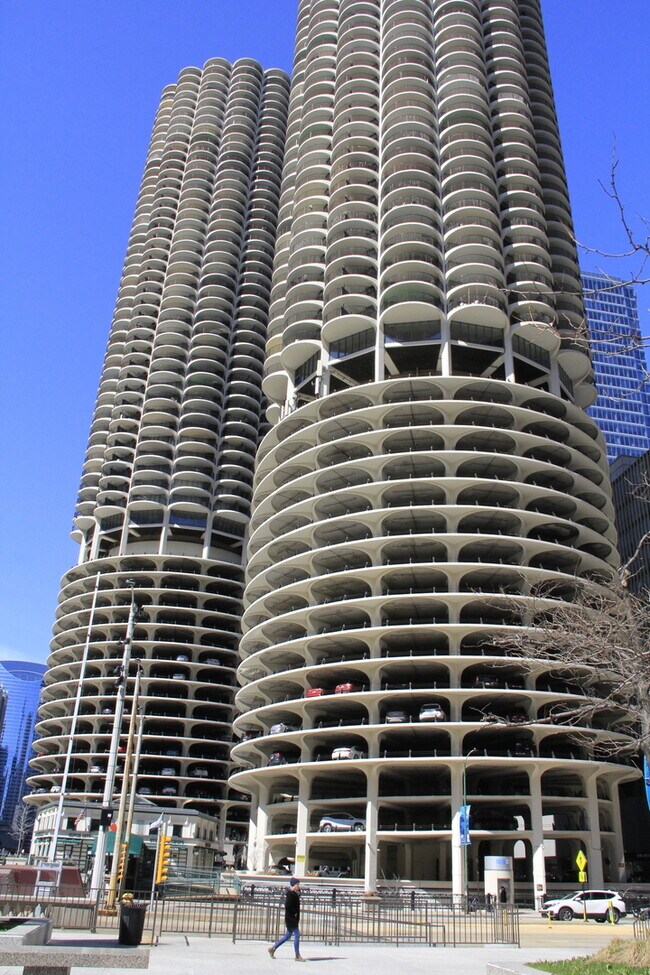 Building Photo - 300 N State St Unit 4009