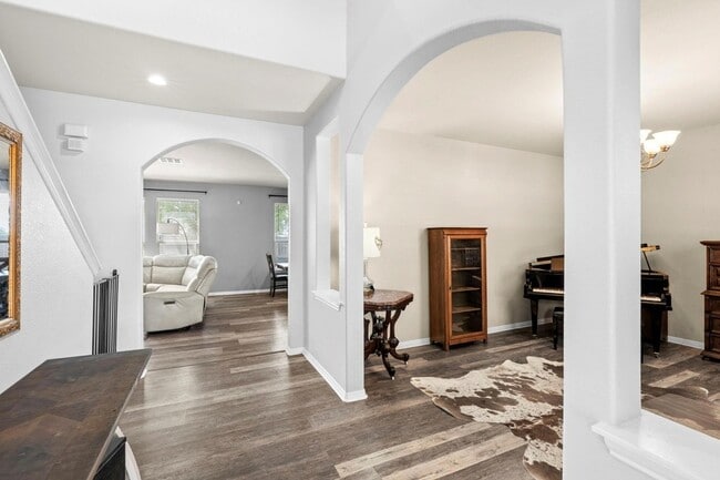 Photo - 227 Sandstone Trail