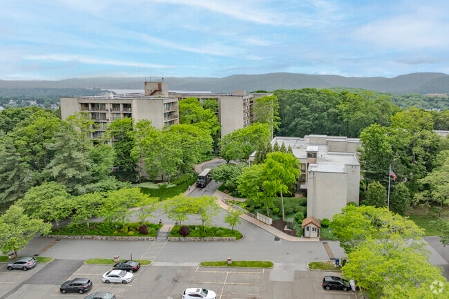 150-154 Overlook Ave - The River House