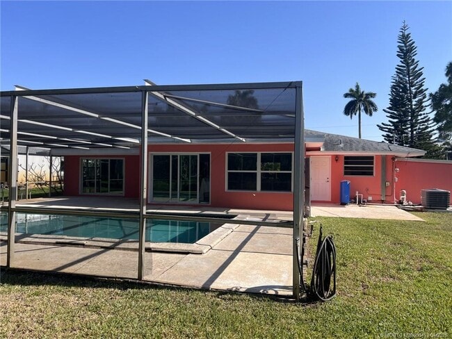 Building Photo - 652 NW Sunset Dr Rental