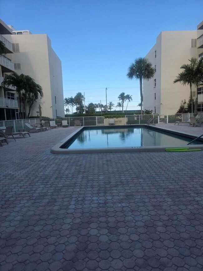 Building Photo - 2929 S Ocean Blvd Unit 5060