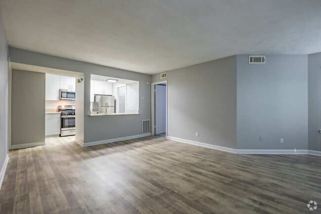 2BR, 2BA - 1050SF