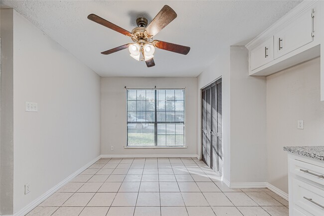 Photo - 2021 Kingsdale Dr