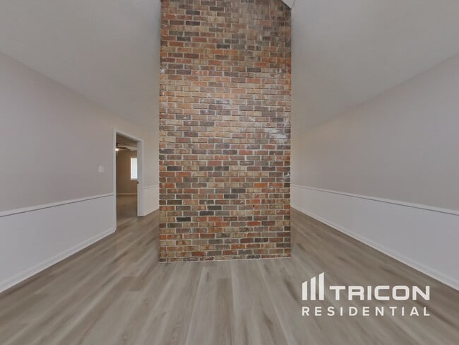 Photo - 2395 Wales Dr