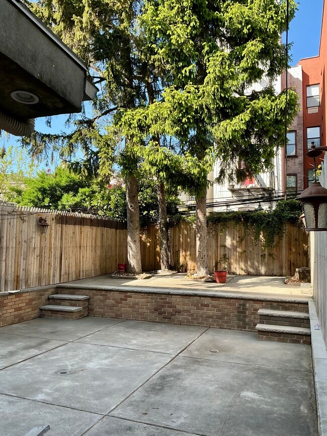 2 Level Private Backyard - Fully fenced with full perimeter lighting - 541 47th St Unit 1st Floor
