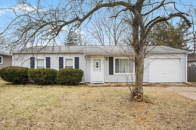 Photo - Contemporary 3-bed, 1-bath 925sq ft ranch with attached garage and yard!