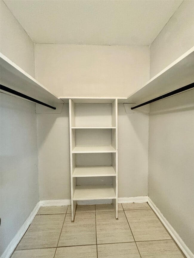 Building Photo - 2006 Sul Ross St Unit 4