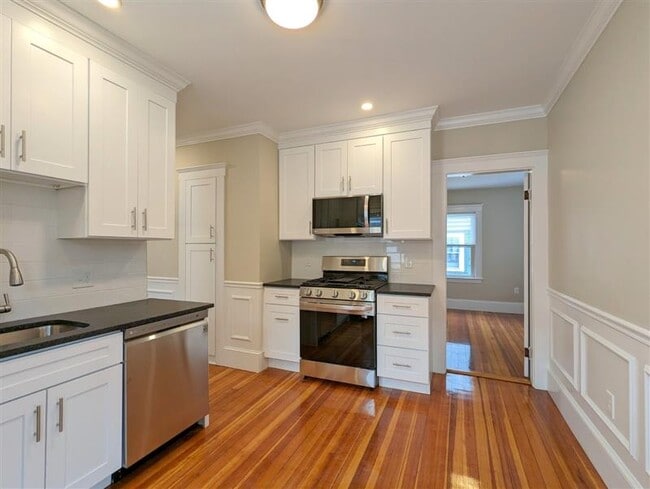 Photo - 33 Trowbridge St Unit 2