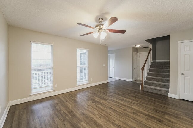 Photo - 5906 Prestwick Ln