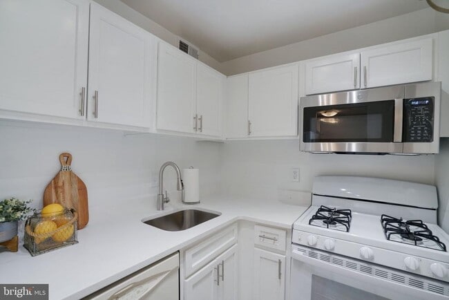 Photo - 3100 S Manchester St Unit 909