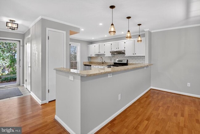 Photo - 9919 Oakton Terrace Rd