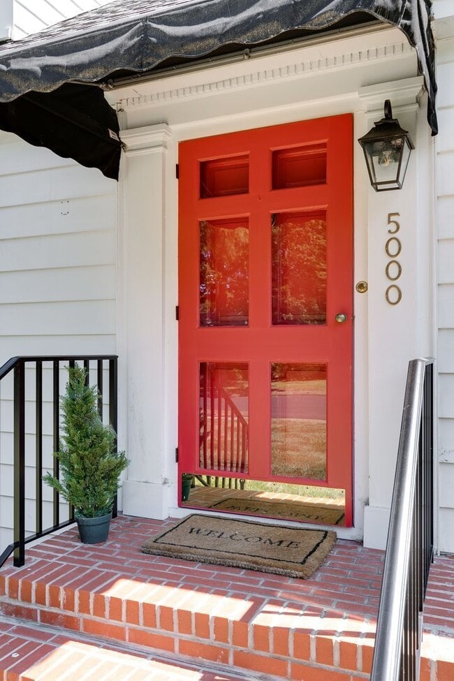 Photo - 5000 Bromley Ln