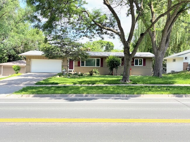 Building Photo - 5813 Tracy Avenue