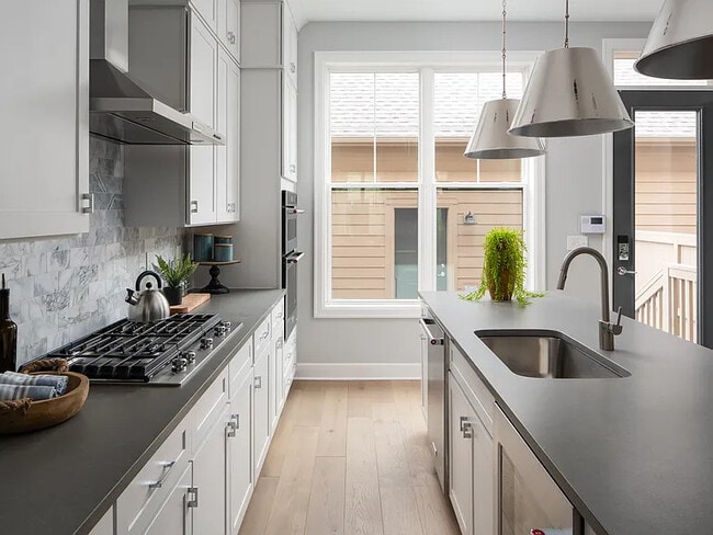 Kitchen - 934 Pullman Pl