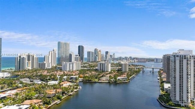 Photo - 19707 Turnberry Way Unidad 19707 Turnberry Way  19H